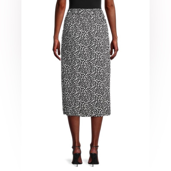 Saks Brand “Pure Navy” Abstract Print Pencil Skirt in Black and White - Picture 3 of 8